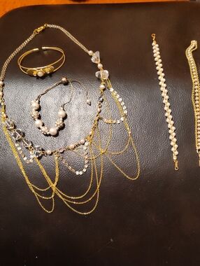 Beautiful Gold And Pearl Necklace And 4  Bracelts